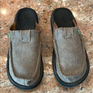 Men’s Sanuk slip on shoes